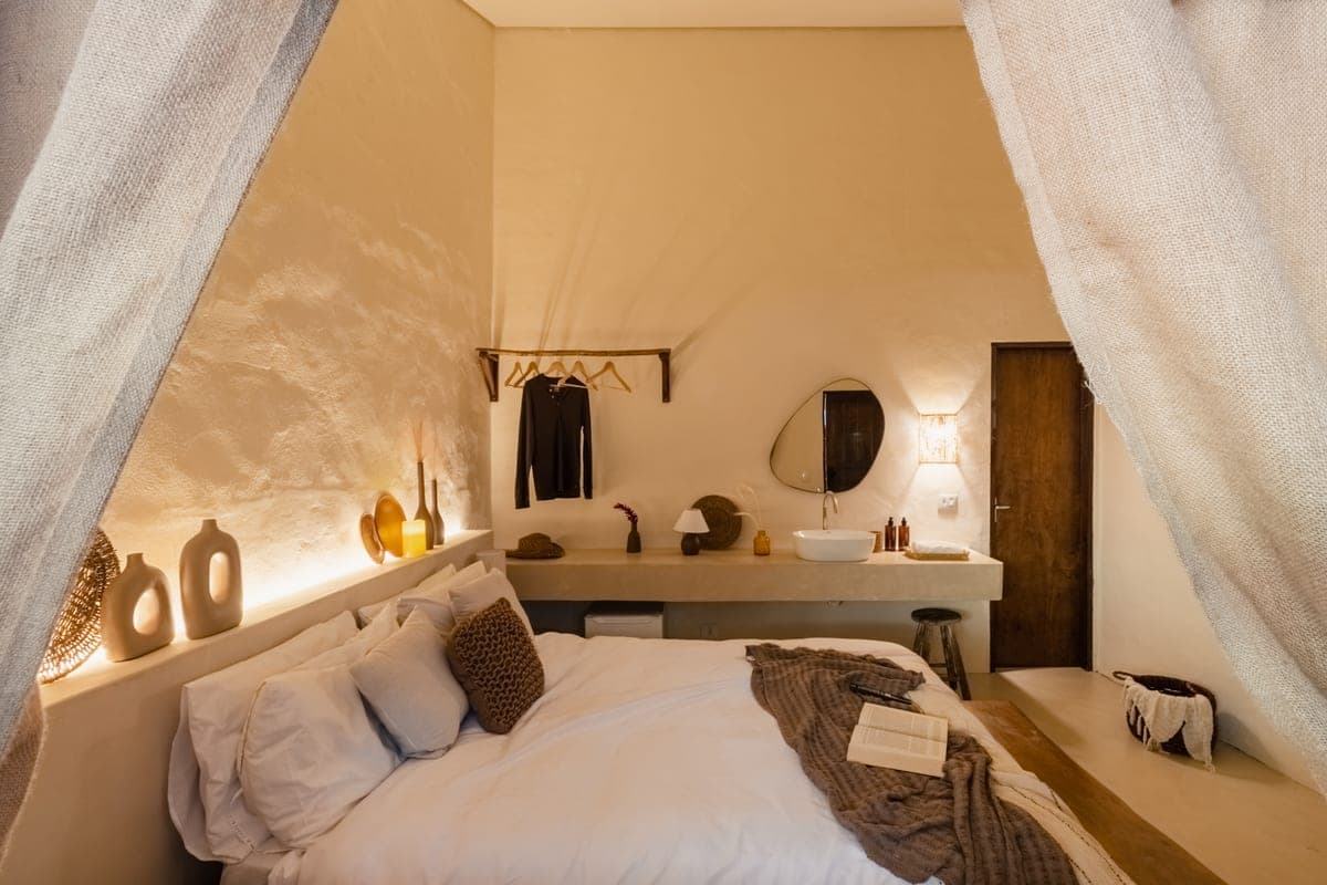 Room interior detail at Momento Itamambuca — minimalist design